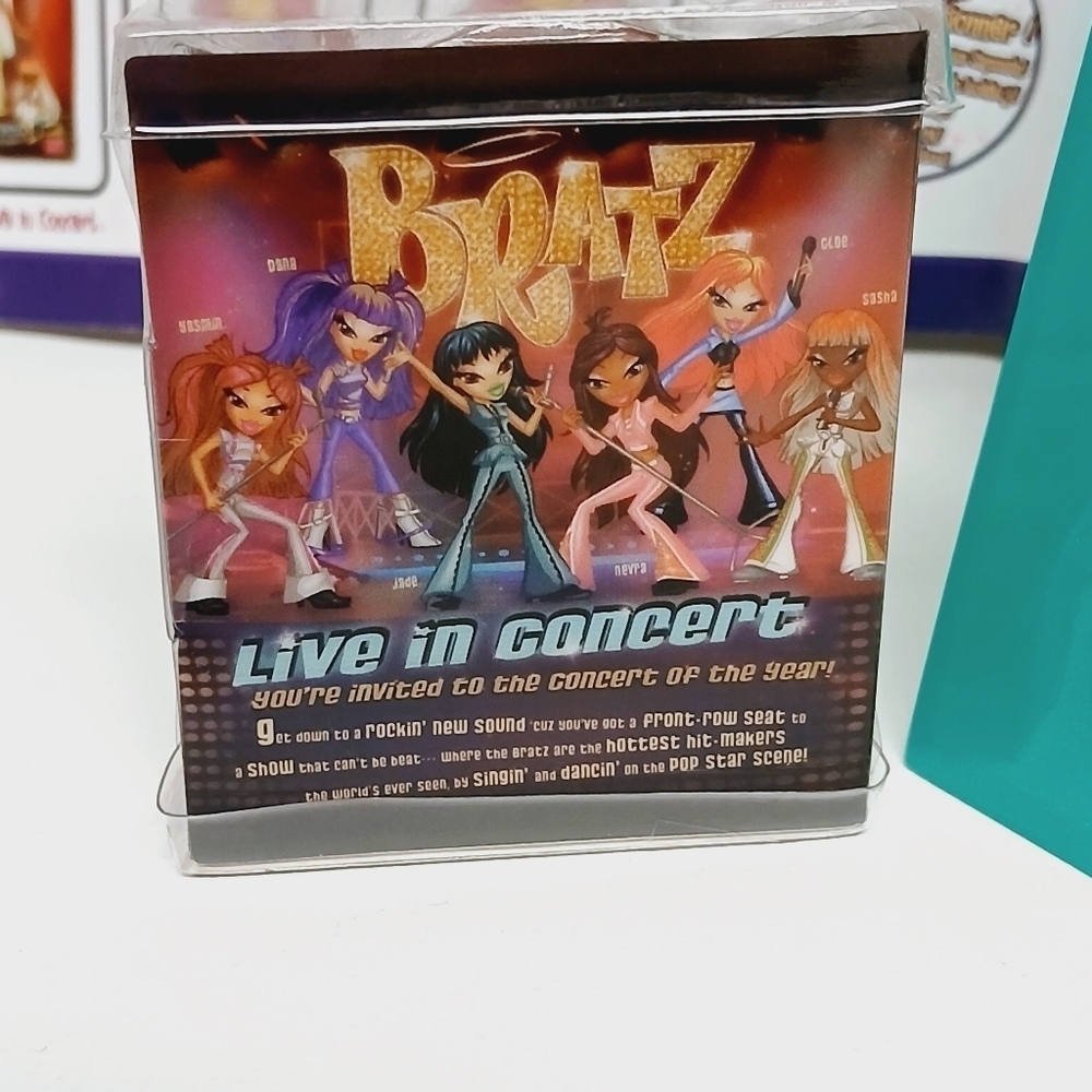 Mini Bratz Series 3 Live In Concert Dana - Picture 4 of 6